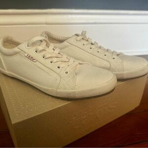Taos White Canvas Sneakers